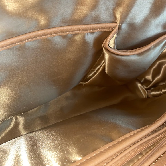 Joy & Iman Tan Pebble Purse - Picture 7 of 9